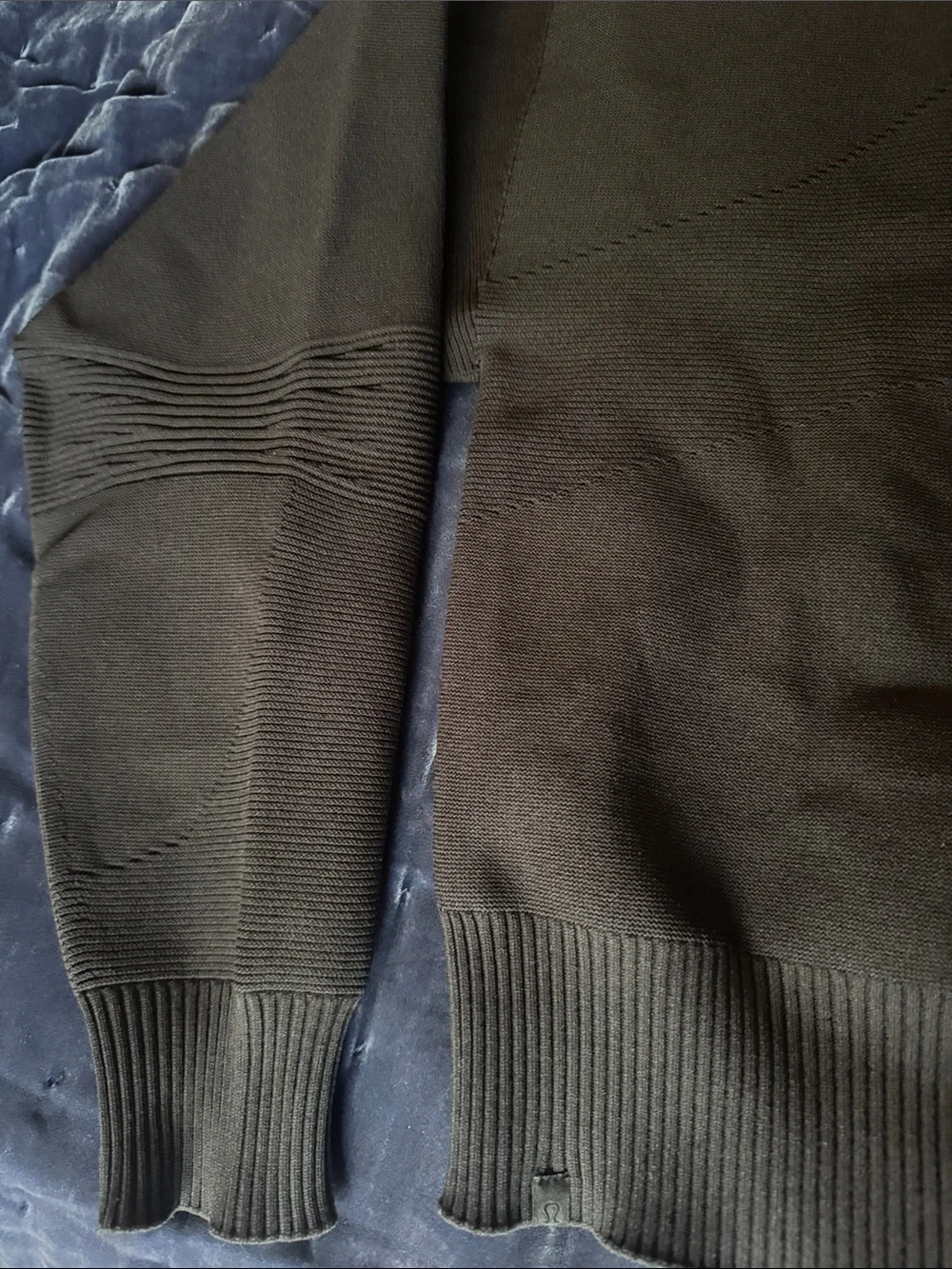 lululemon rare Women’s  Black Crewneck Sweater